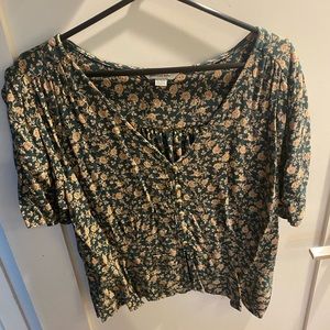 American Eagle short sleeve button up shirt